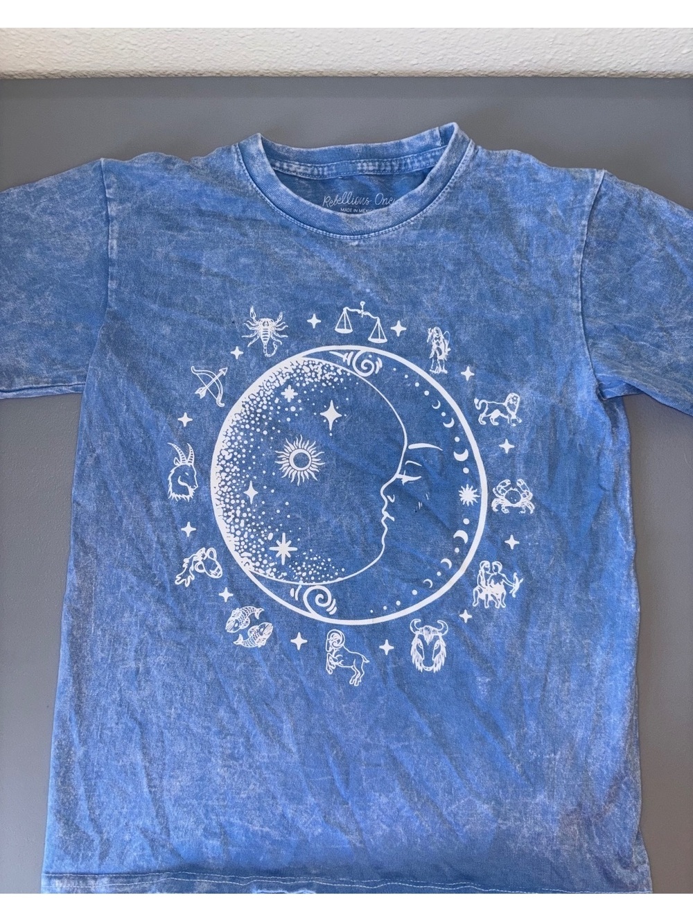 Rebellious One Blue Zodiac Celestial Graphic Tee XS
